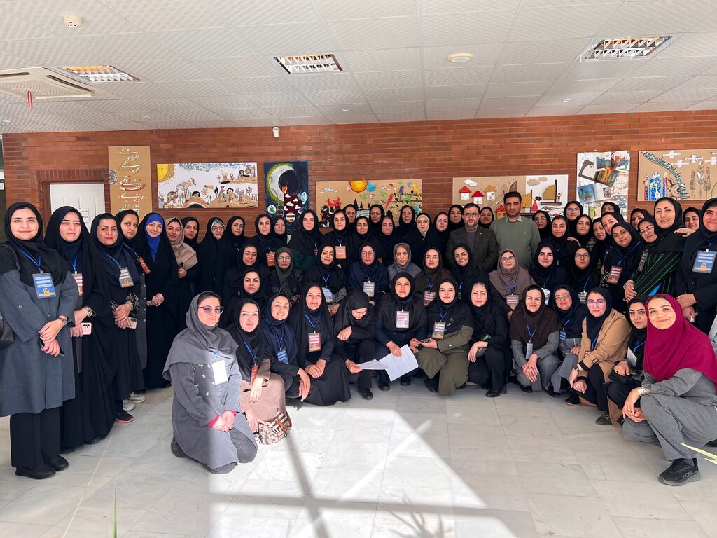 مدیرعامل کانون با مربیان پارهوقت تبدیل وضعیت به شرکتی در قم دیدار کرد