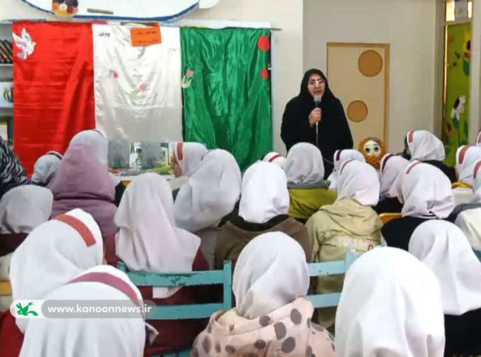 نمایشگاه عکس و کتاب در مرکز شماره یک کانون الشتر لرستان