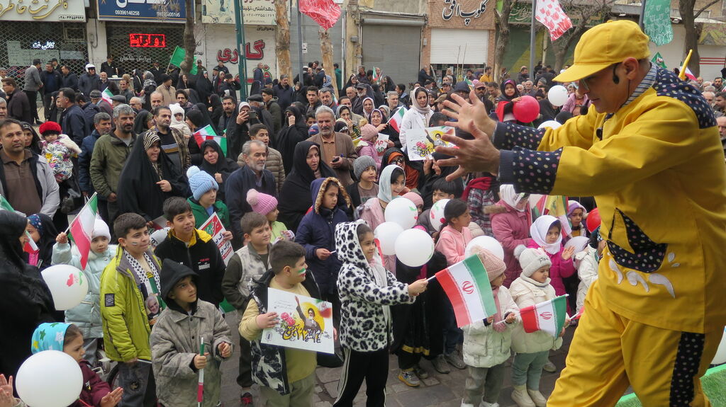 حضور هنرمندانه کانون استان قزوین در راهپیمایی ۲۲ بهمن