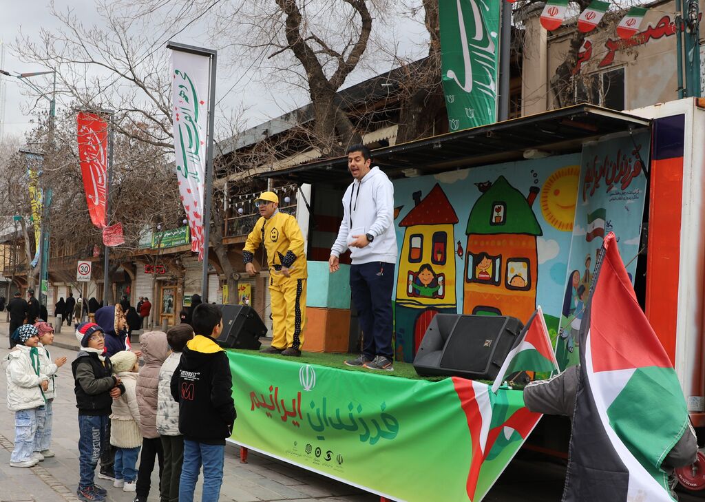 حضور هنرمندانه کانون استان قزوین در راه‌پیمایی ۲۲ بهمن