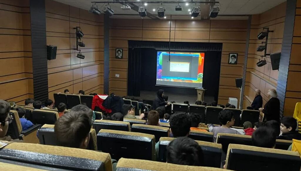 اکران انیمیشن سینمایی «افسانه سپهر» در مرکز شماره ۴ کانون کرمانشاه