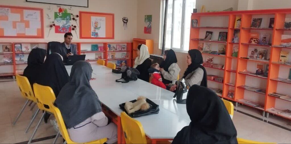 نشست «سلامت روان خانواده» در مرکز شماره ۱۲ کانون کرمانشاه برگزار شد