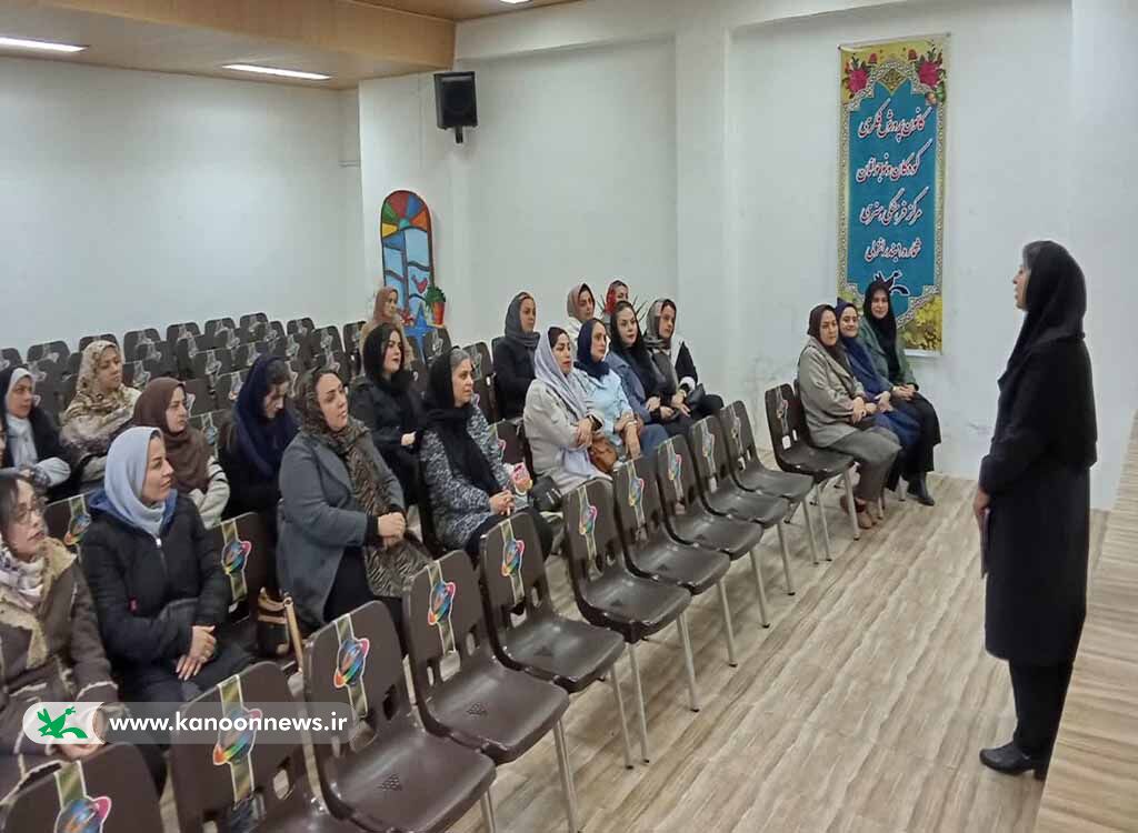 نشست تخصصی مادر و کودک در کانون پرورش فکری انزلی