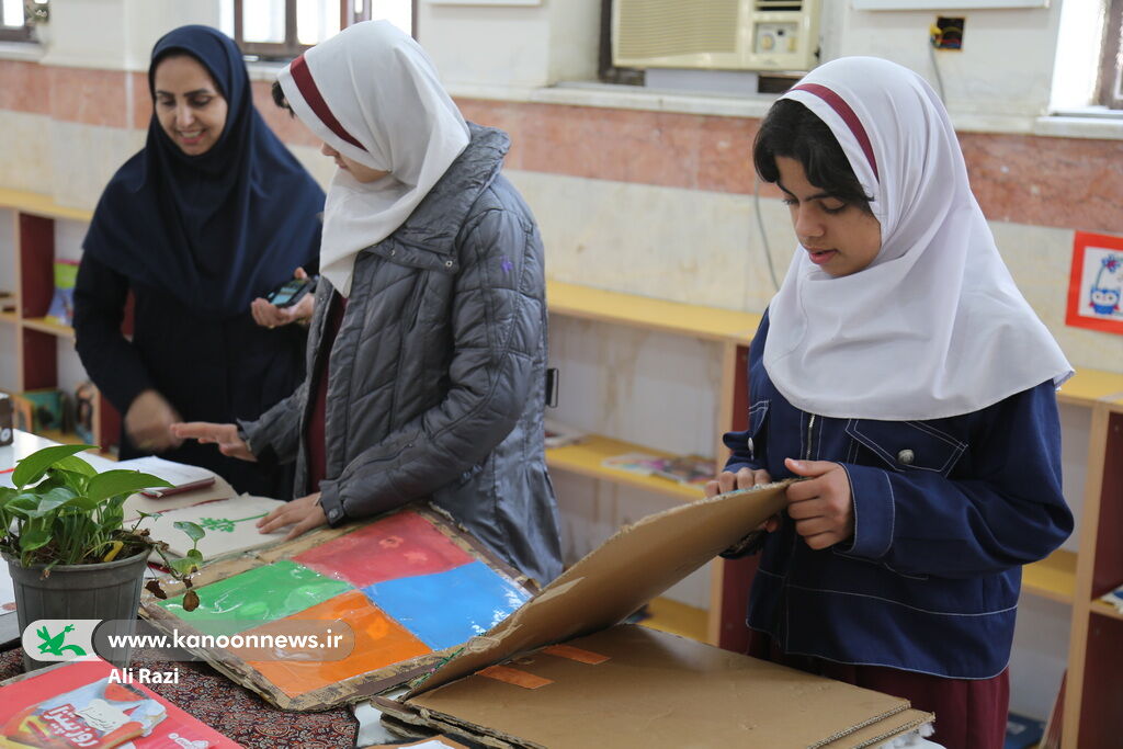 بازدید بچه های دبستان کوشا از نخستین نمایشگاه کتاب‌های حسی و لمسی