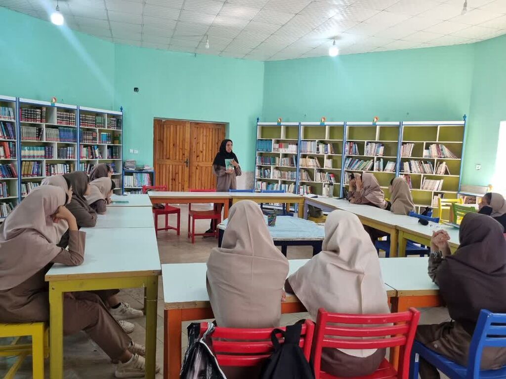 نشست کتابخوانی رمان «فصل پنجم سکوت» در مرکز ابوموسی