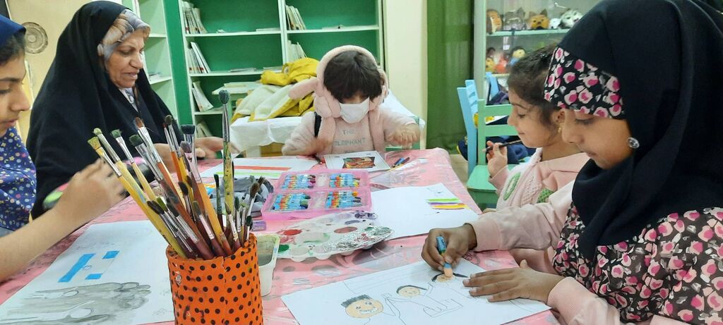 خاطرات انقلاب در قاب نقاشی کودکان لارستان