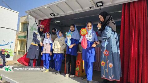 اجرای نمایش و قصه از سوی تماشاخانه سیار کانون استان تهران در اصفهان