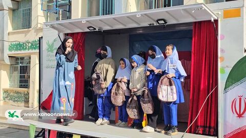 اجرای نمایش و قصه از سوی تماشاخانه سیار کانون استان تهران در اصفهان