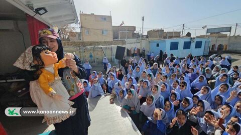 اجرای نمایش و قصه از سوی تماشاخانه سیار کانون استان تهران در اصفهان