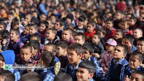 اجرای نمایش و قصه از سوی تماشاخانه سیار کانون استان تهران در اصفهان