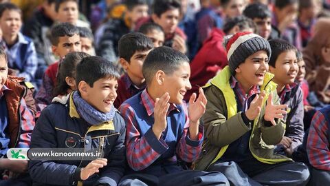اجرای نمایش و قصه از سوی تماشاخانه سیار کانون استان تهران در اصفهان