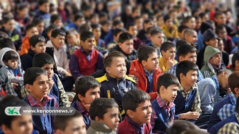 اجرای نمایش و قصه از سوی تماشاخانه سیار کانون استان تهران در اصفهان