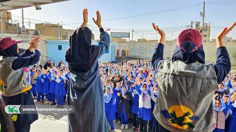 اجرای نمایش و قصه از سوی تماشاخانه سیار کانون استان تهران در اصفهان