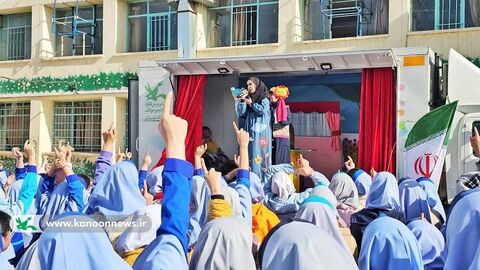 اجرای نمایش و قصه از سوی تماشاخانه سیار کانون استان تهران در اصفهان