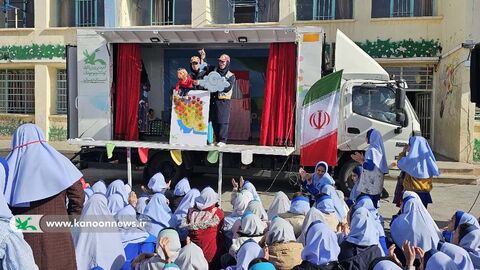 اجرای نمایش و قصه از سوی تماشاخانه سیار کانون استان تهران در اصفهان