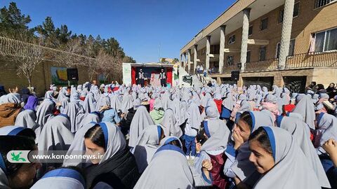 اجرای نمایش و قصه از سوی تماشاخانه سیار کانون استان تهران در اصفهان