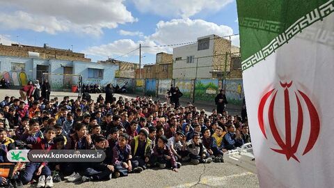 اجرای نمایش و قصه از سوی تماشاخانه سیار کانون استان تهران در اصفهان