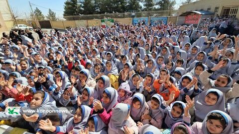 اجرای نمایش و قصه از سوی تماشاخانه سیار کانون استان تهران در اصفهان