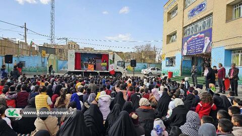 اجرای نمایش و قصه از سوی تماشاخانه سیار کانون استان تهران در اصفهان