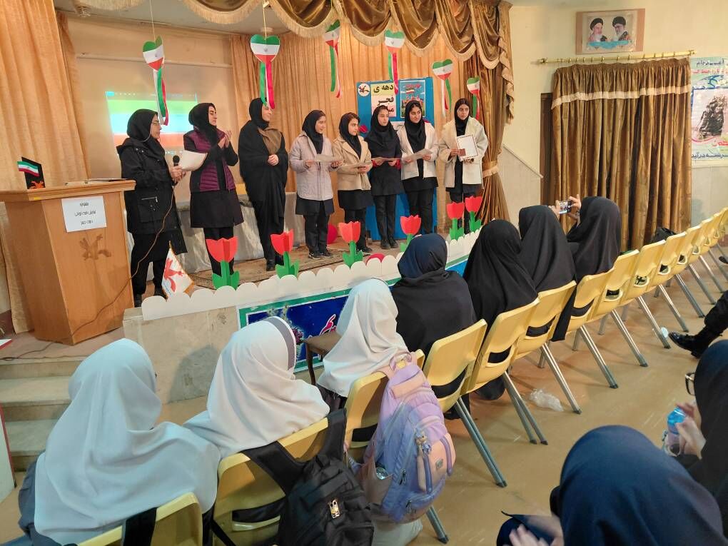 اختتامیه دومین جشنواره نمایشنامهخوانی دهه فجر در مرکز کانون بستانآباد برگزار شد