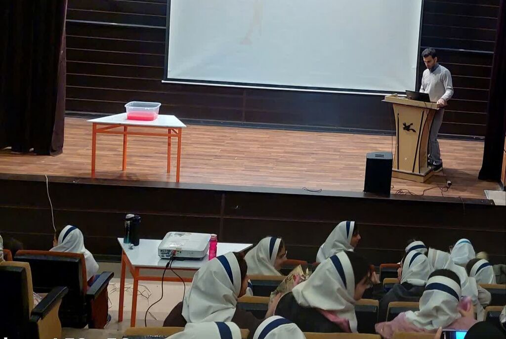 کارگاه نجوم و آزمایشگاه در مرکز شماره ۴ کانون کرمانشاه