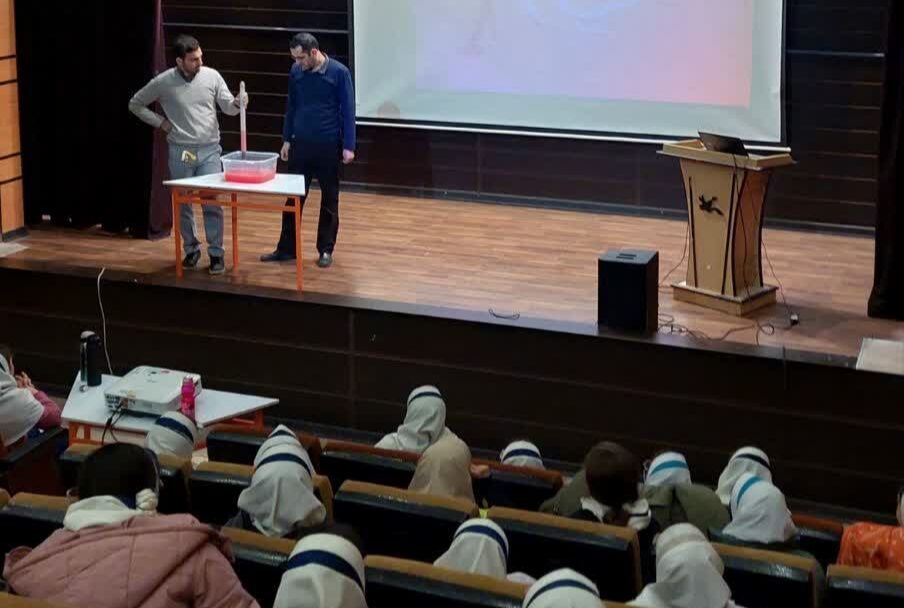 کارگاه نجوم و آزمایشگاه در مرکز شماره ۴ کانون کرمانشاه