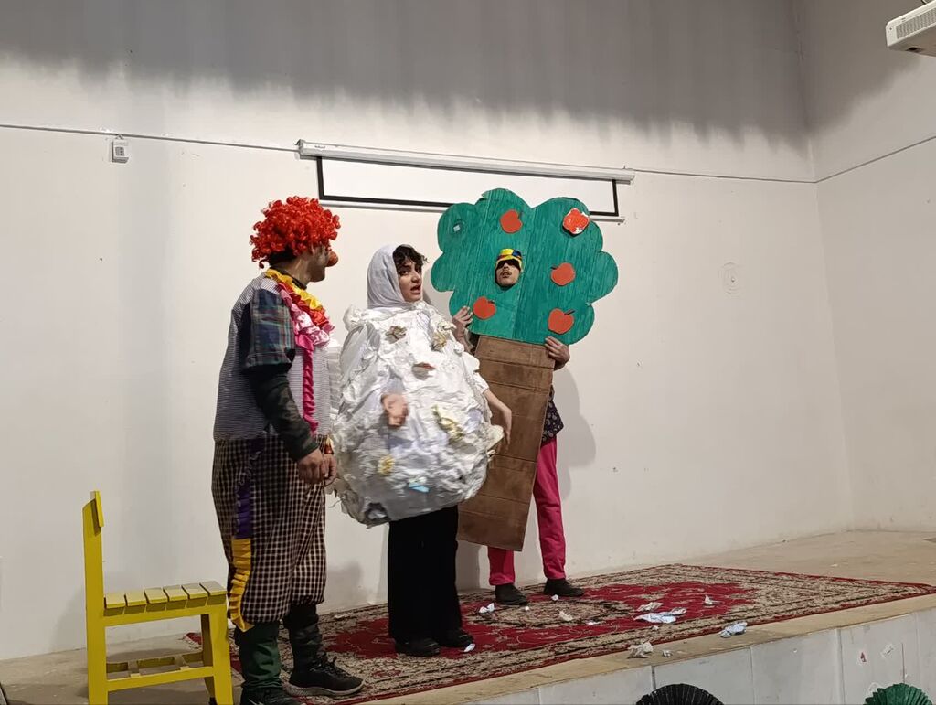 دهه فجر با طعم تئاتر در همدان؛ ۱۸۰۰ دانشآموز مخاطب نمایشهای صحنهای کانون