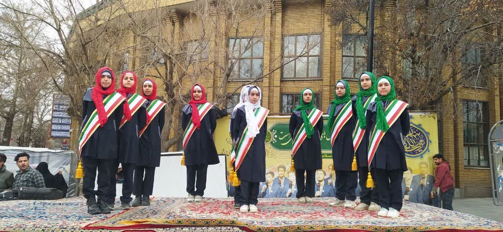 دهه فجر با طعم تئاتر در همدان؛ ۱۸۰۰ دانشآموز مخاطب نمایشهای صحنهای کانون