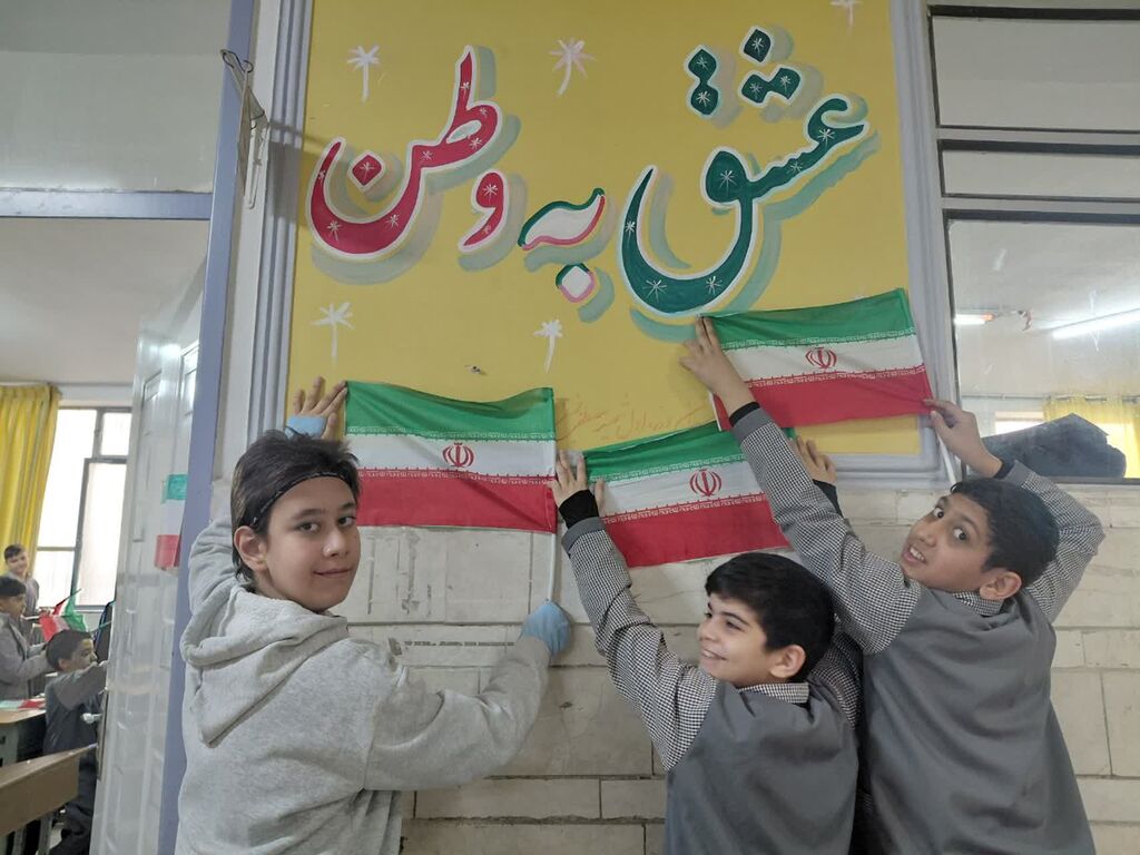 برگزاری برنامه فرهنگی هنری به مناسبت دهه فجر و نیمه شعبان در مدرسه شهید مصطفی خمینی (ره)