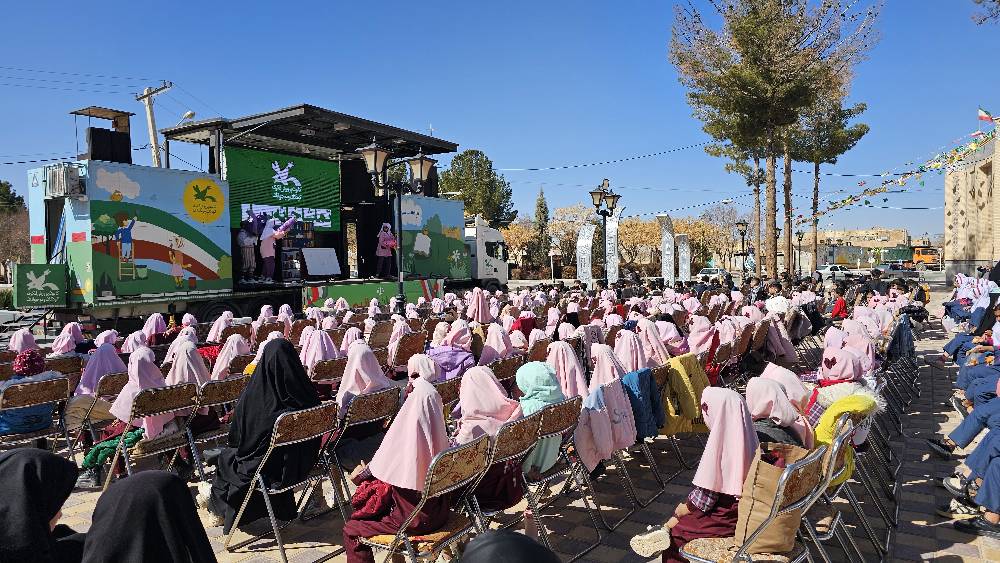 تماشاخانه سیار کانون در استان اصفهان