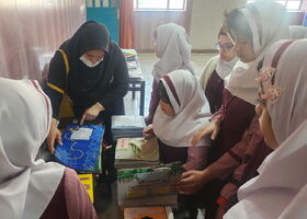 نمایشگاه «سفر کتاب» به مدرسه بهارستان بوشهر رسید