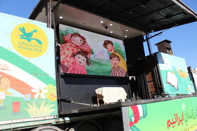 کودکان ارومیه ای به تماشای نمایش «لاک پشت و خرگوش» نشستند