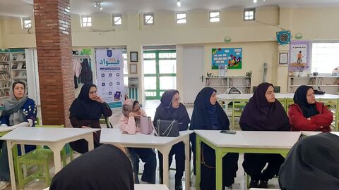 برگزاری نشست ادبی «دو پنجره» با حضور «اکرم‌السادات هاشمی‌پور» در البرز