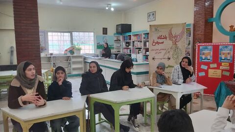 برگزاری نشست ادبی «دو پنجره» با حضور «اکرم‌السادات هاشمی‌پور» در البرز