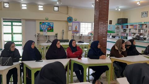 برگزاری نشست ادبی «دو پنجره» با حضور «اکرم‌السادات هاشمی‌پور» در البرز