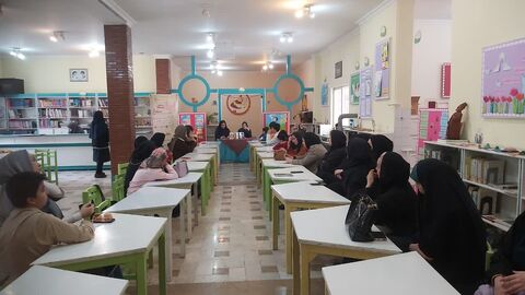 برگزاری نشست ادبی «دو پنجره» با حضور «اکرم‌السادات هاشمی‌پور» در البرز