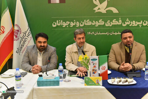 نشست مدیران کانون در بیست و هفتمین جشنواره بین المللی قصه گویی
