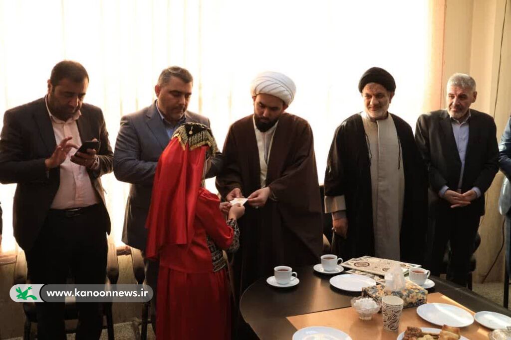 «شاعرانه‌های انقلاب» با مشارکت کانون و دانشگاه پیام نور در بندر امام خمینی (ره)