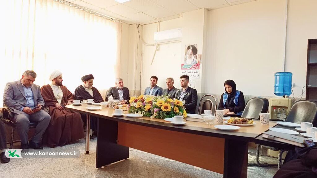 «شاعرانه‌های انقلاب» با مشارکت کانون و دانشگاه پیام نور در بندر امام خمینی (ره)