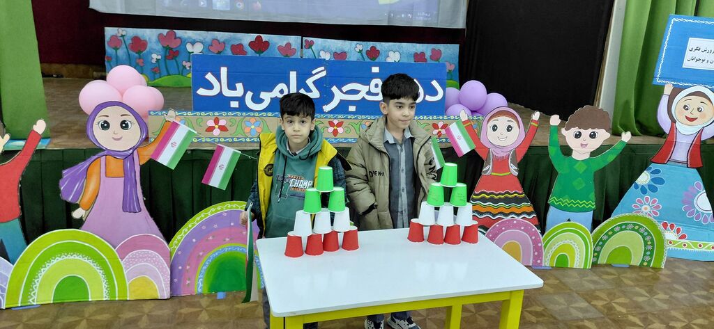 شور و نشاط انقلابی در کانون ابهر؛ حضور بیش از ۲۲۰ دانش‌آموز در جشن‌های دهه فجر