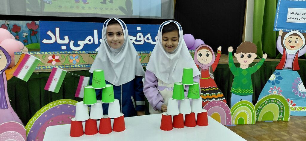 شور و نشاط انقلابی در کانون ابهر؛ حضور بیش از ۲۲۰ دانش‌آموز در جشن‌های دهه فجر