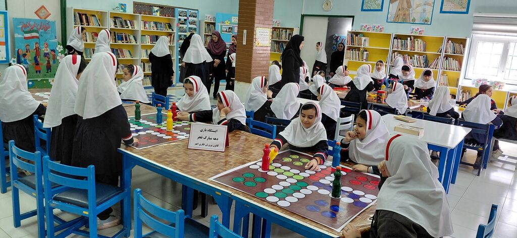 شور و نشاط انقلابی در کانون ابهر؛ حضور بیش از ۲۲۰ دانشآموز در جشنهای دهه فجر