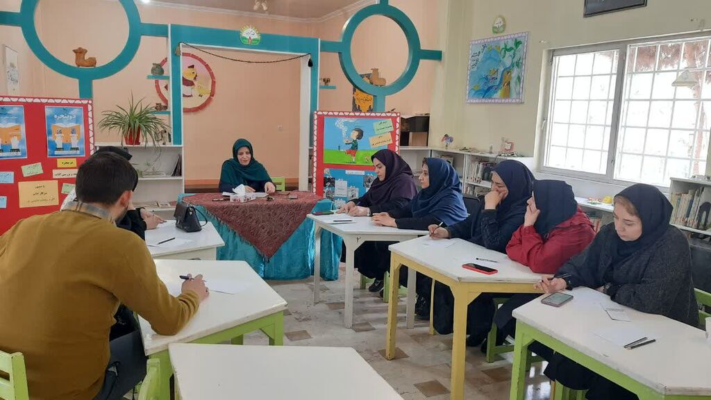 مخاطبشناسی در شعر کودک با حضور «اکرمالسادات هاشمیپور»