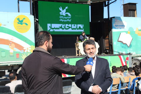 تماشاخانه سیار کانون پرورش فکری کودکان و نوجوانان با اجرای نمایش لاک پشت و خرگوش در مدرسه شهرویرانی اشنویه