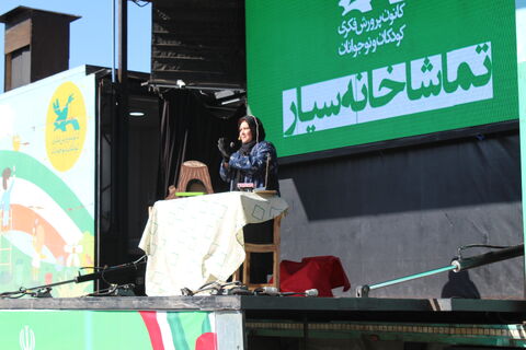 تماشاخانه سیار کانون پرورش فکری کودکان و نوجوانان با اجرای نمایش لاک پشت و خرگوش در مدرسه شهرویرانی اشنویه