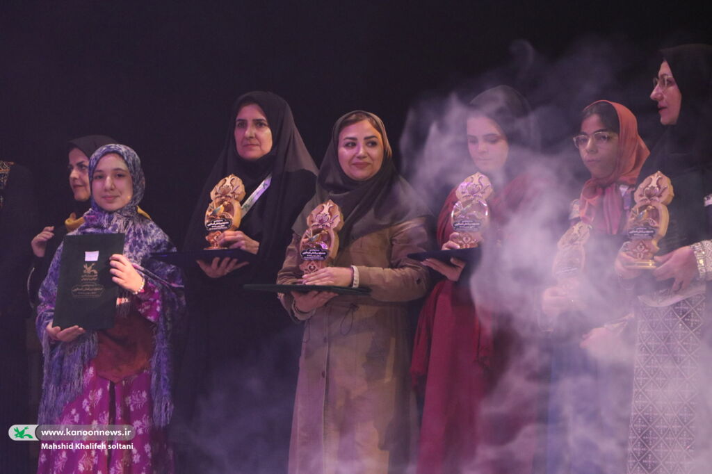 برگزیدگان بیست و هفتمین جشنواره بینالمللی قصهگویی برگزیدگان دریافت تندیس بیستوهفتمین جشنواره قصهگویی معرفی شدند