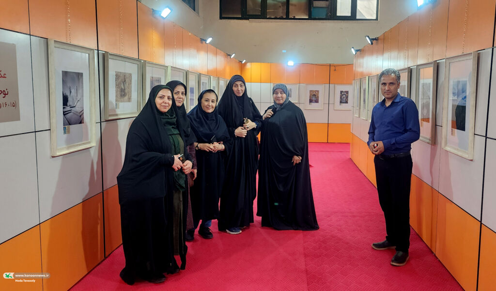 بازدید کارشناسان و مربیان کانون قم از دهمین دوسالانه ملی هنرهای تجسمی