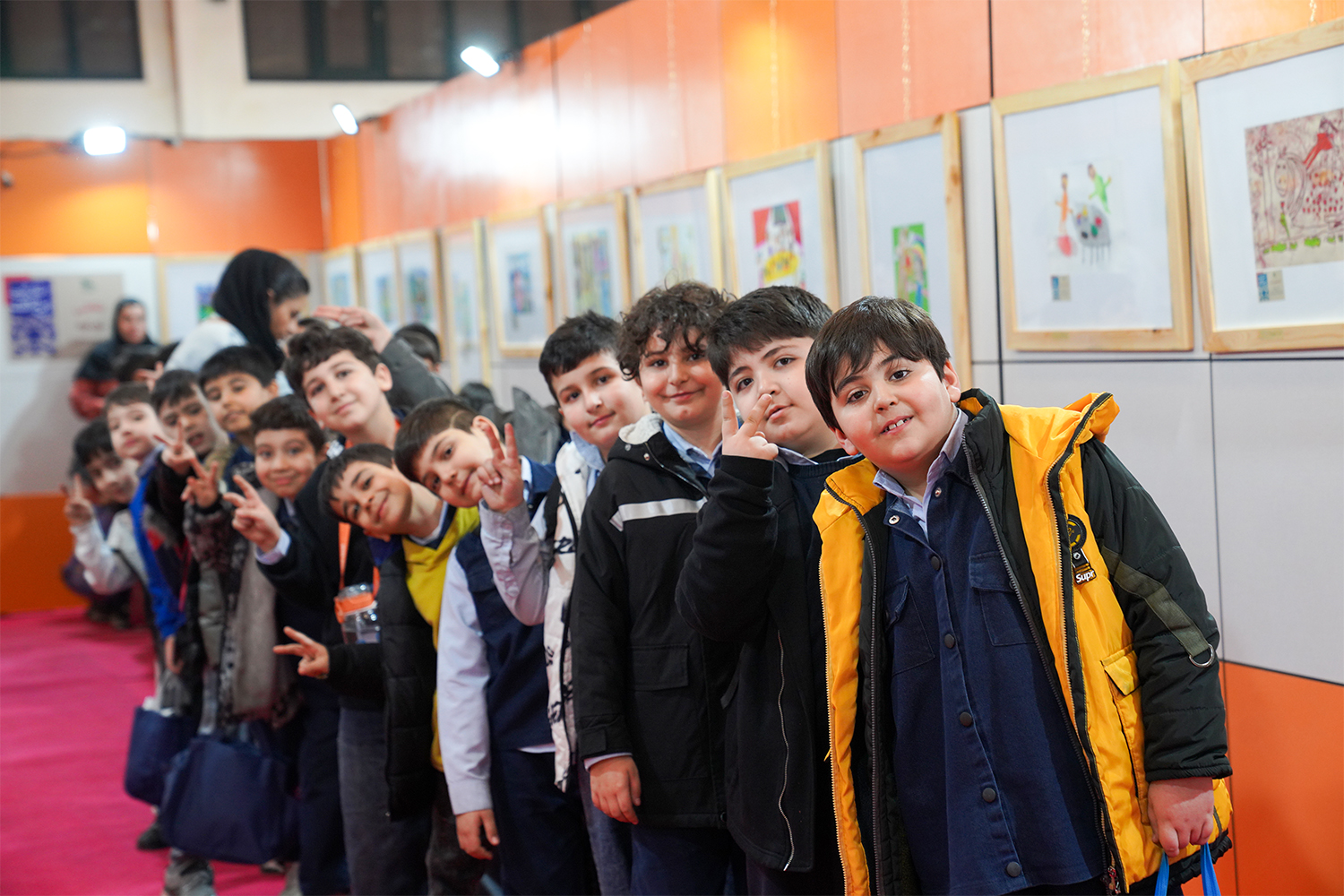 بازدید کودکان، نوجوانان و مربیان از نمایشگاه هنرهای تجسمی کانون