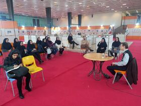 بازدید کارکنان کانون استان مرکزی از نمایشگاه آثار دهمین دو سالانه هنرهای تجسمی