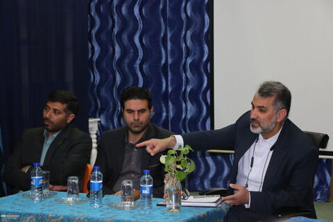 برگزاری نشست آموزشی فرهنگی کارکنان خدمات کانون فارس